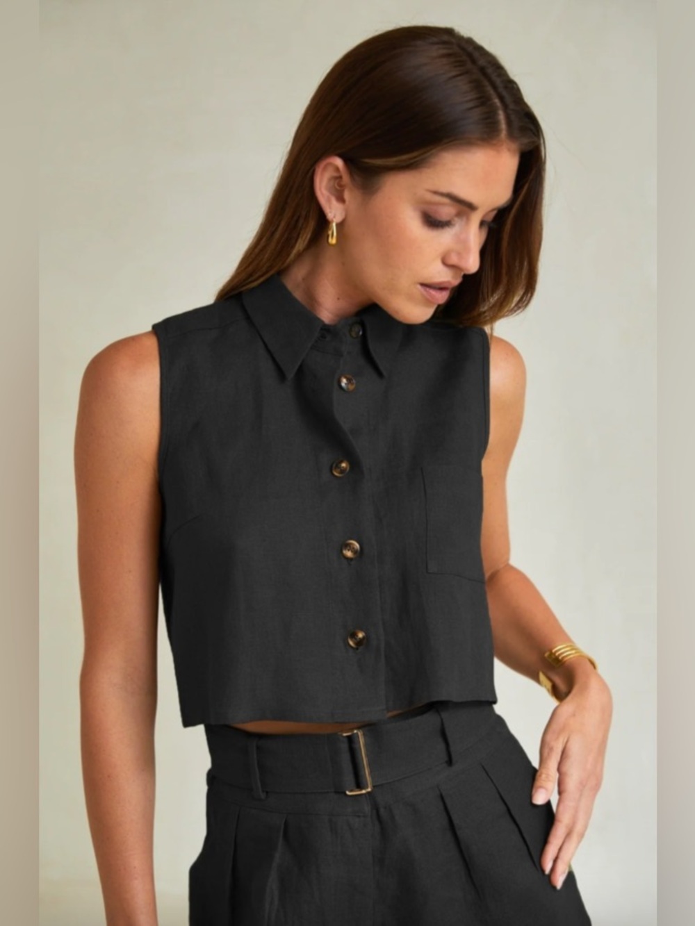 Hevron Katja 100% Linen Sleeveless Top in Black.